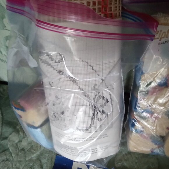 Bernat Basket with Roses Latch Hook Rug - Picture 3 of 5